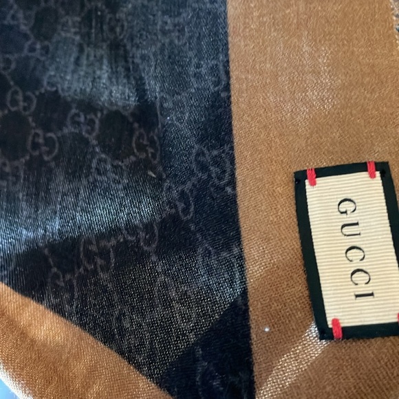 Authentic Gucci silk wool scarf - Picture 7 of 11